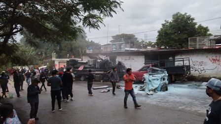 Atiende Bomberos incidente vial de tres vehículos en Agencia Donají de Oaxaca de Juárez; Tres personas heridas