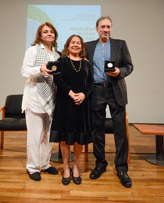 Con Medalla Bellas Artes en teatro, reconoce Estado mexicano mérito y esfuerzo de David Olguín y Perla de la Rosa