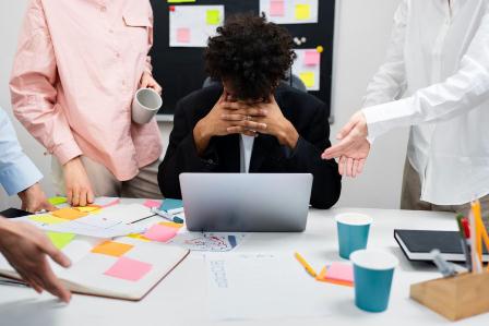 Liderar con empatía: Claves para crear una cultura de apoyo emocional en el entorno laboral