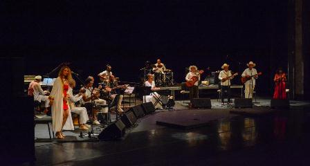 Con son jarocho y stambeli tunecino, el público celebró 90 aniversario del Palacio de Bellas Artes