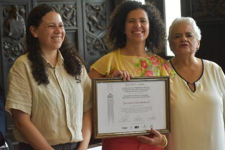 Recibe Daniela Arroio Premio Bellas Artes de Obra de Teatro para Niñas, Niños y Jóvenes “Perla Szuchmacher” 2024