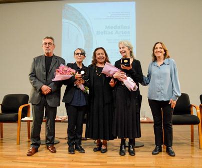 Reciben Pura López Colomé y Verónica Murguía Medalla Bellas Artes por su contribución a la literatura mexicana