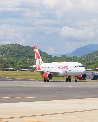 Llega primer vuelo de Air Canadá a Santa María Huatulco, Oaxaca