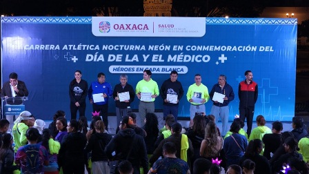 Triunfan Lucia Luna y Carlos López Hernández en la Carrera Nocturna Neón