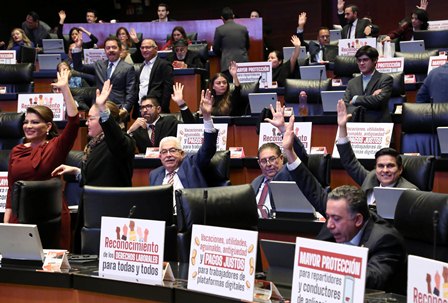 Unanimidad del Senado a reforma que garantiza derechos laborales de trabajadores de plataformas digitales