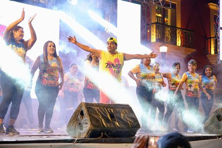 Reúne ZumbaFest 2024 a cerca de 500 personas en la Alameda de León de Oaxaca