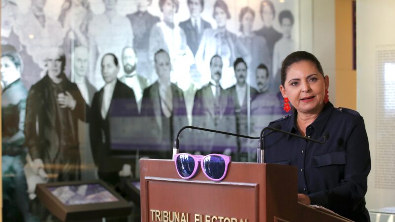 Conmemora 70 años del voto femenino