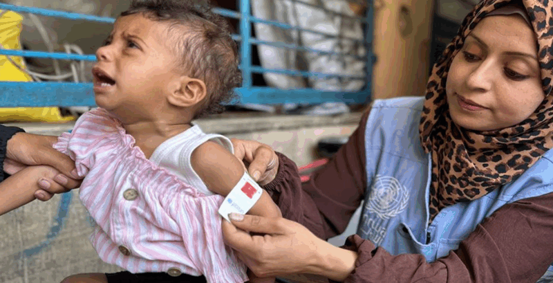 Miles de bebés palestinos están desnutridos, mientras los camiones con comida permanecen en la frontera por órdenes del Ejército Israelí