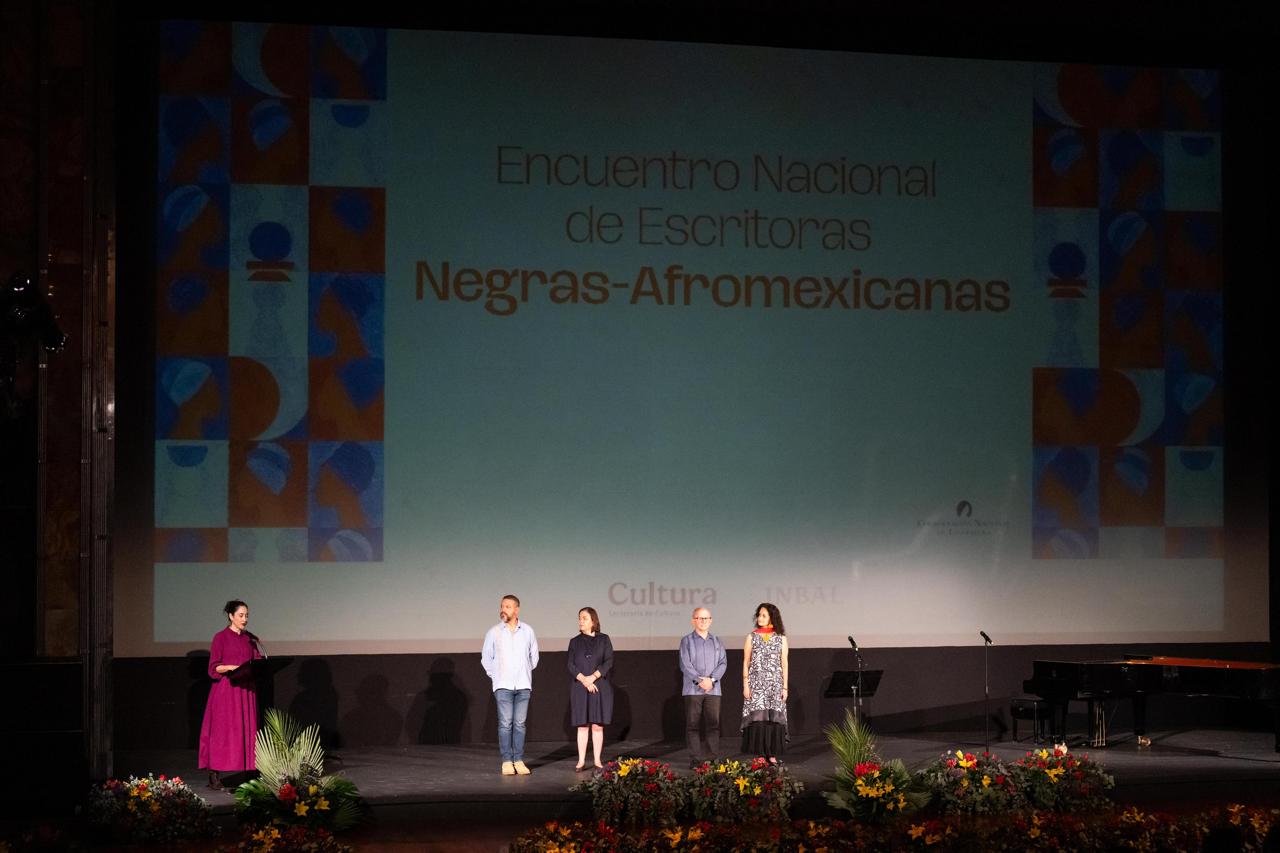 Por primera vez, escritoras negras-africanas se apoderan con su voz del Palacio de Bellas Artes