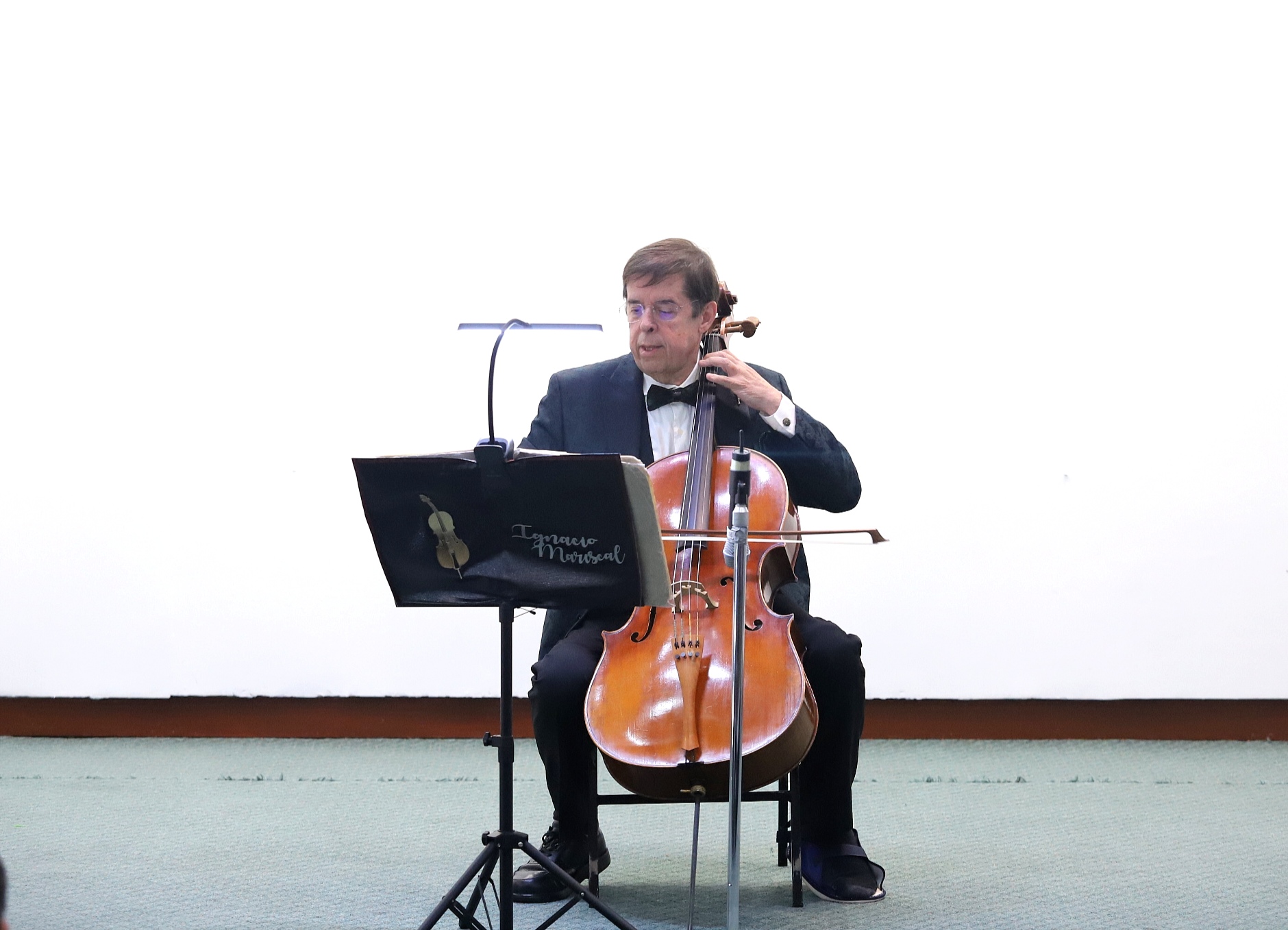 Cautivador violonchelo de Ignacio Mariscal en el Auditorio Sebastián Lerdo de Tejada del Senado