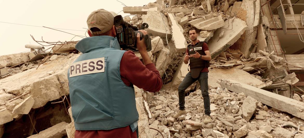 El Ejército israelí mata a seis periodistas en un ataque contra su tienda de campaña en Gaza