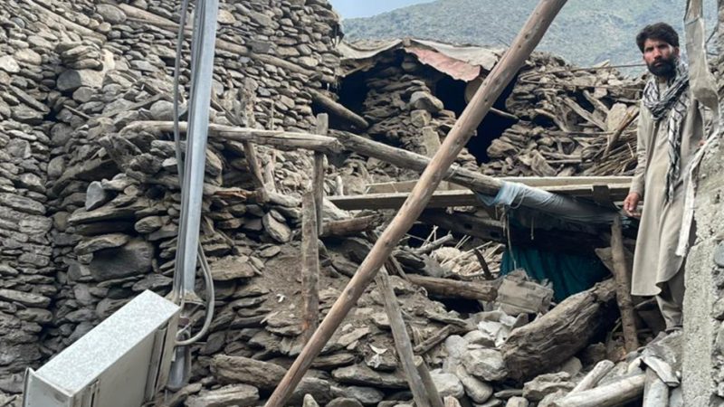 En Afganistán, continúan los trabajos para asistir a los sobrevivientes del terremoto en un terreno de difícil acceso