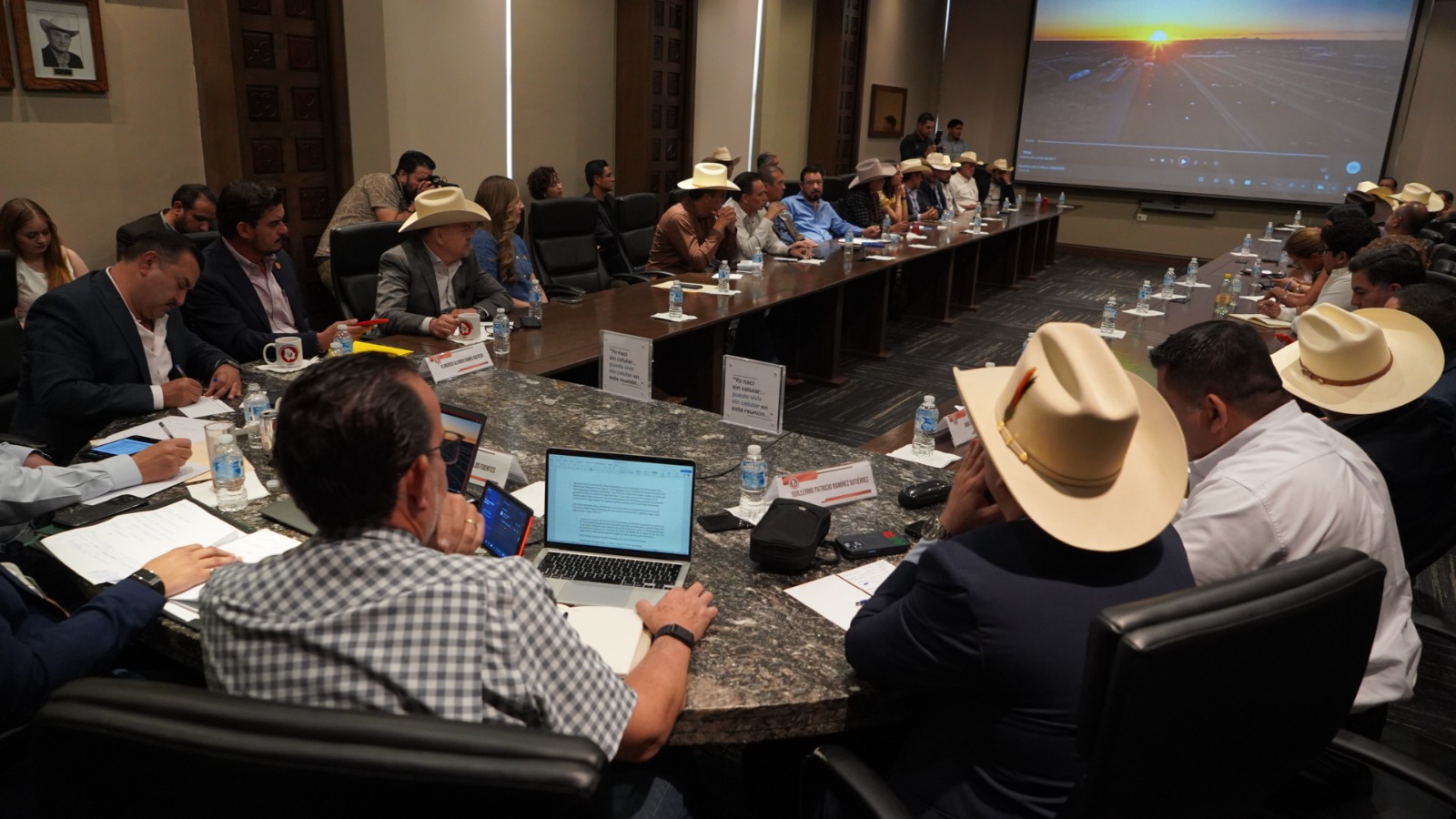 Llaman a un frente nacional para proteger sanidad ganadera; Recortes y descuido en control sanitario amenazan ganadería