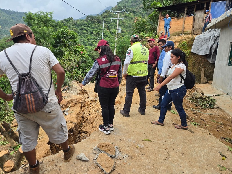 Evacuan nueve viviendas en riesgo en Zenzontepec, Oaxaca; Restringen paso de personas y vehículos