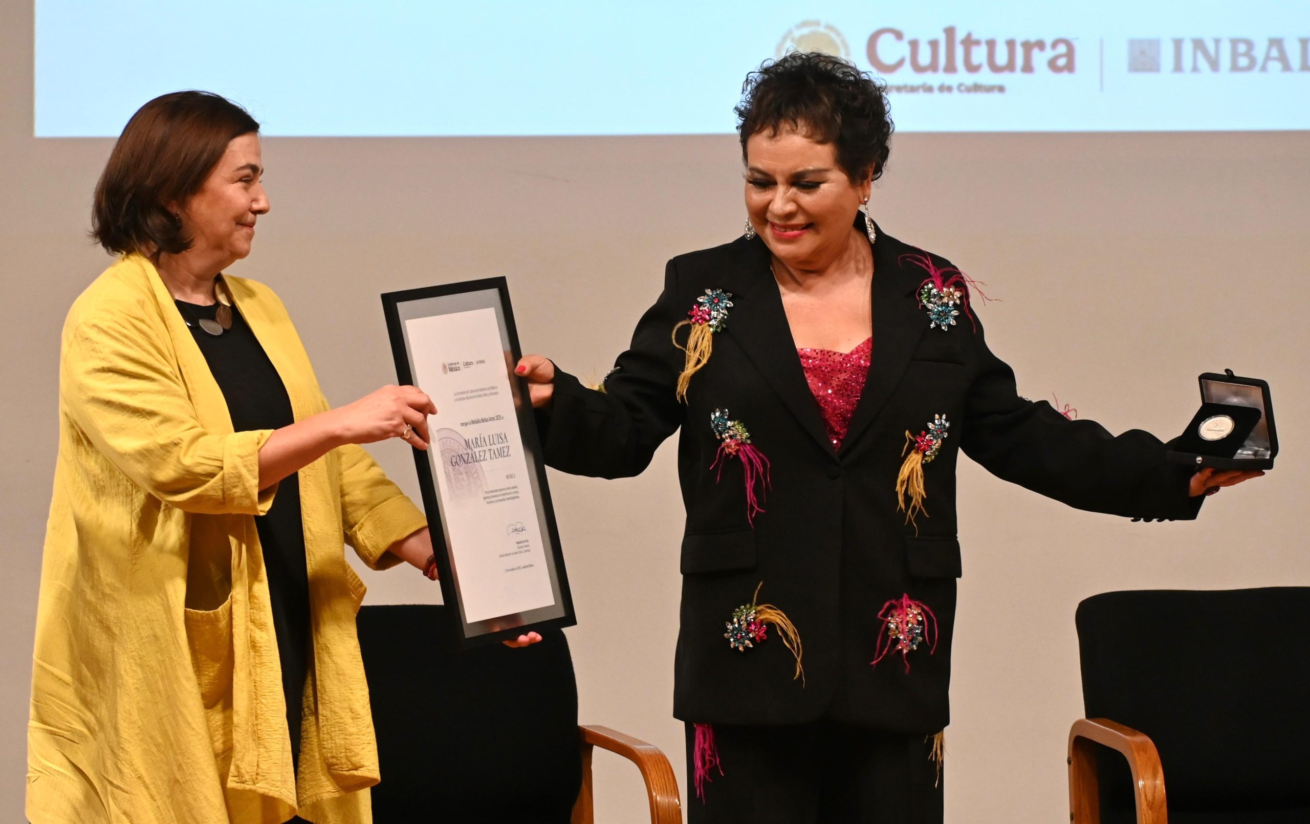 Otorgan Medalla Bellas Artes 2025 a la mezzosoprano Marìa Luisa Tamez