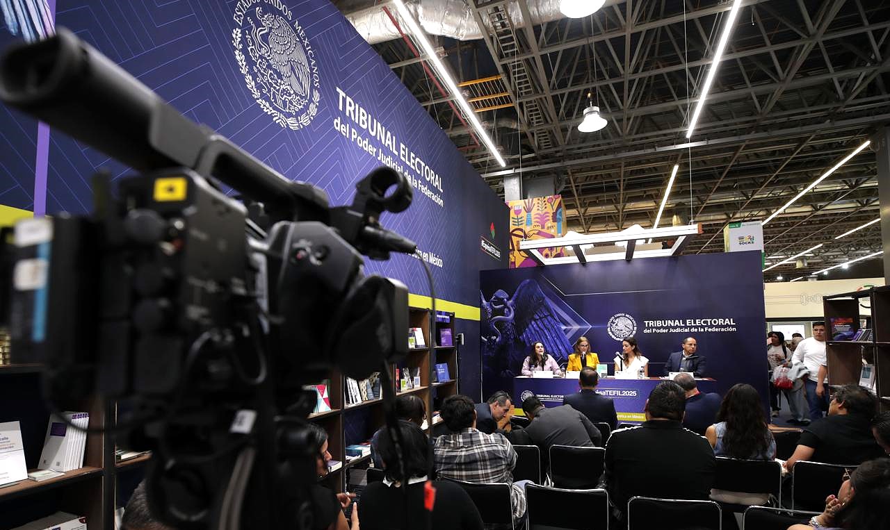 Con la presentación de cinco libros, inicia actividades el TEPJF en la Feria Internacional del Libro