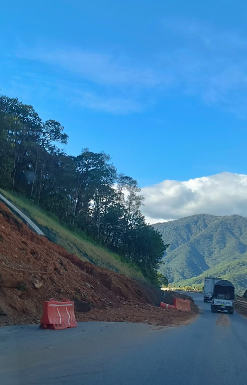 Emite Protección Civil recomendaciones por presencia de material suelto y deslaves en carretera Barranca Larga–Ventanilla