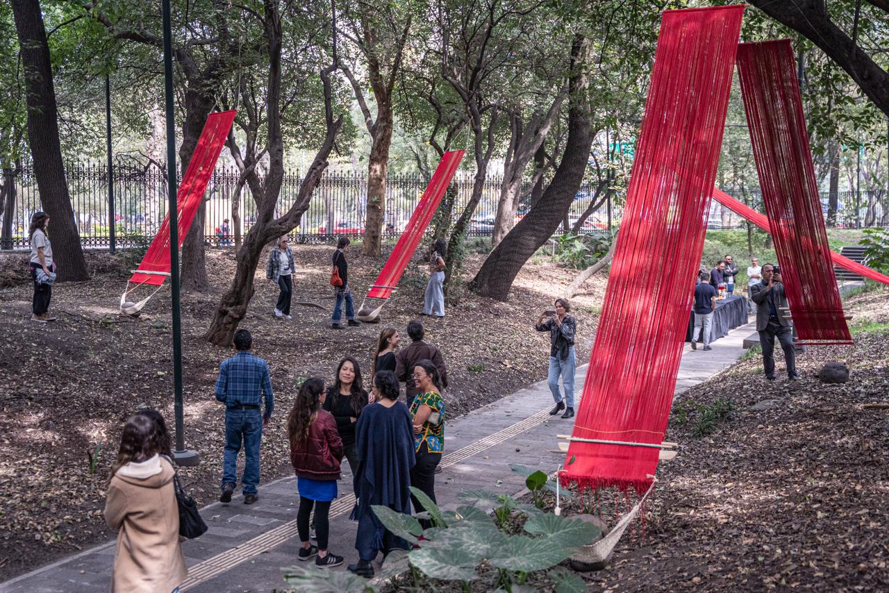 Honra Museo de Arte Moderno al telar de cintura con “Las ancestras que tejen, hablan y caminan”