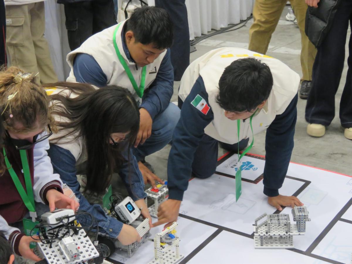 Estudiantes mexicanos se ubican en los primeros lugares en el torneo mundial de robótica en China
