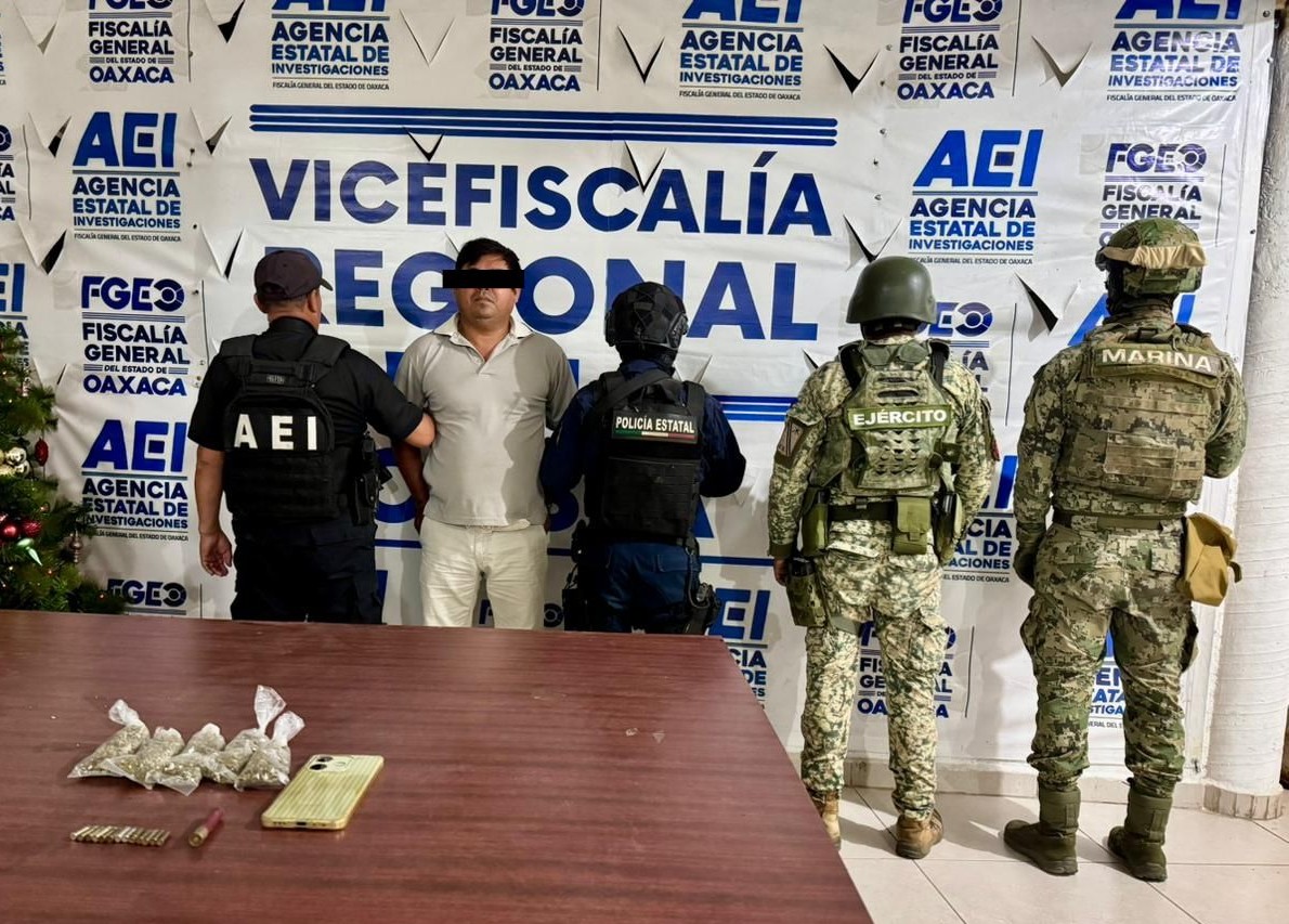 Catean punto de venta de narcomenudeo en la Costa, aseguran droga y cartuchos útiles; un detenido