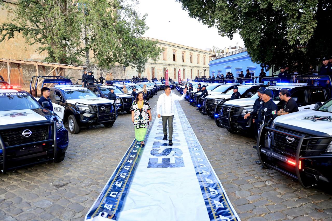 Fortalece Gobierno de Oaxaca seguridad y justicia en 37 municipios con entrega de vehículos especializados