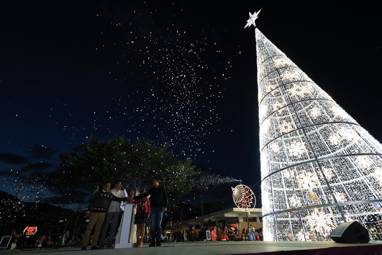 Ante unos 20 mil asistentes, inauguran Festival Navideño que fortalece lazos familiares