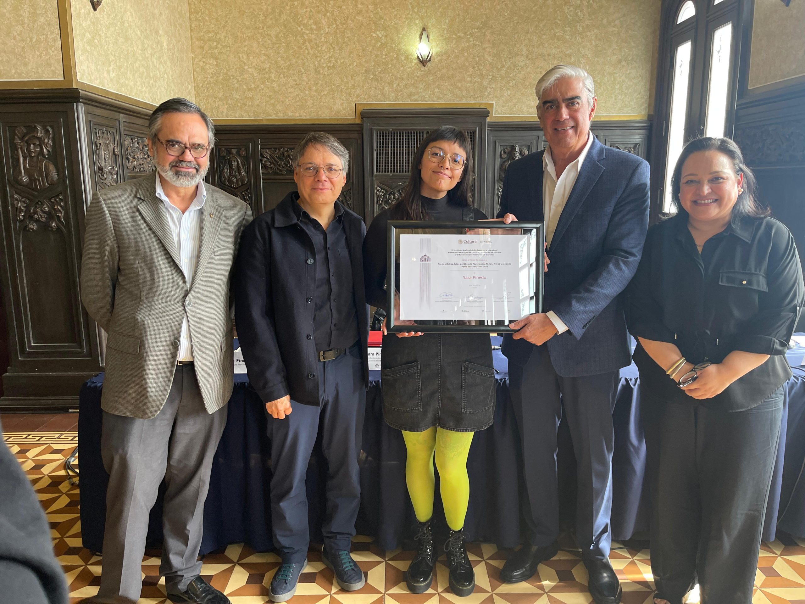 Recibe Sara Pinedo Premio Bellas Artes de Obra de Teatro para Niñas, Niños y Jóvenes Perla Szuchmacher 2025