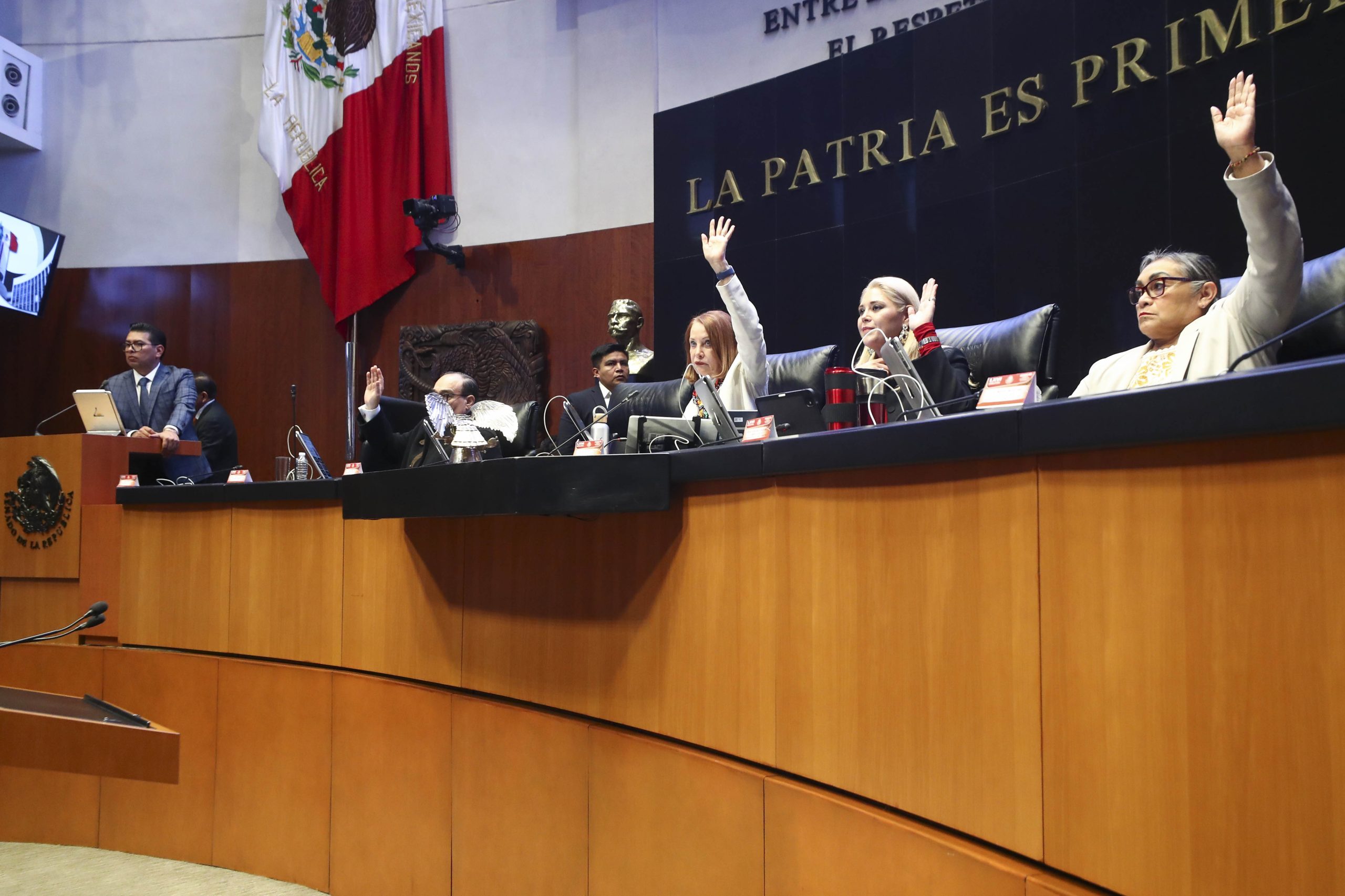 Aprueban integración de preguntas parlamentarias a titular del Poder Ejecutivo Federal