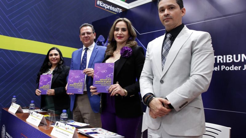 Presenta TEPJF en la FIL obras editoriales