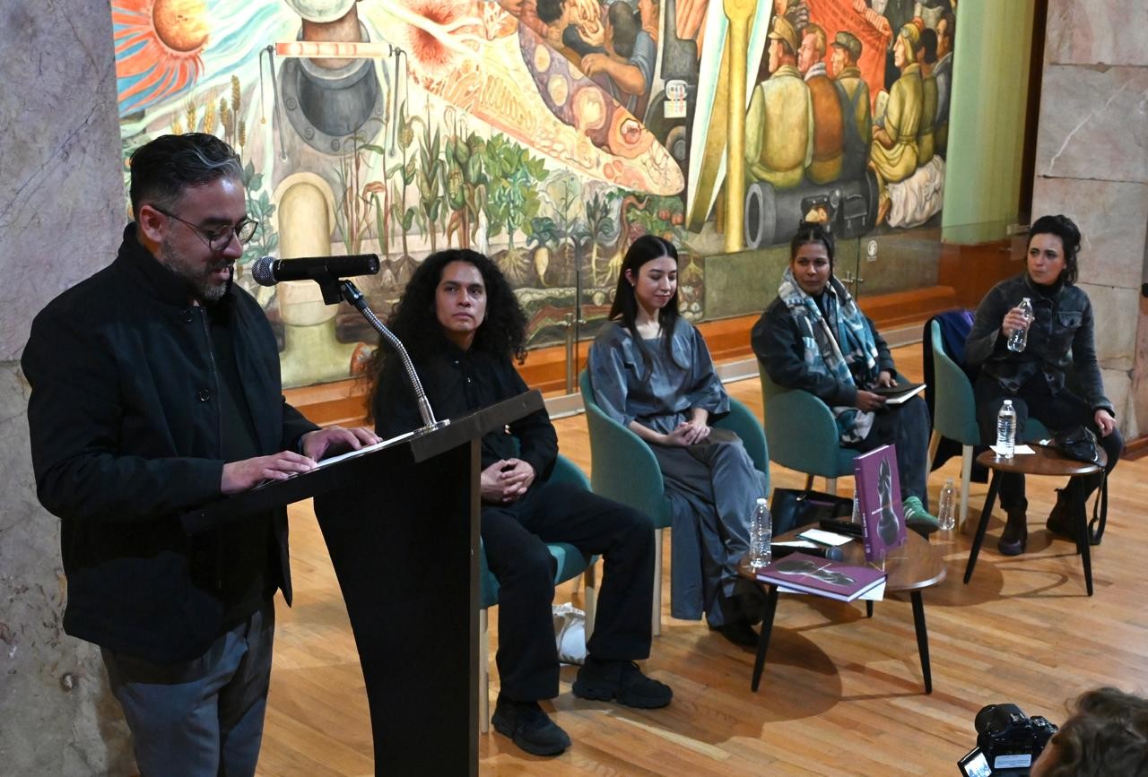 Presentan el catálogo de la exposición Geles Cabrera. Partituras corporales