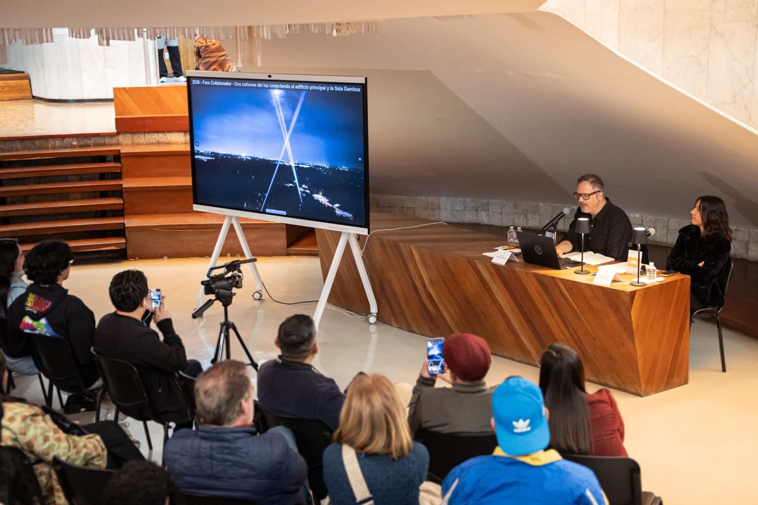 Alberga Museo de Arte Moderno “Rafael Lozano-Hemmer: Jardín inconcluso”, exposición nocturna del artista mexicano-canadiense