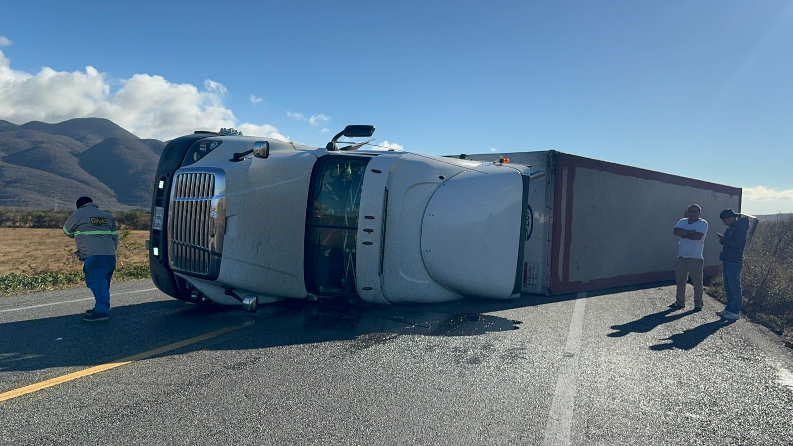 Provoca evento de norte volcaduras en autopista 190 del Istmo; Exhorta Protección Civil a extremar precauciones