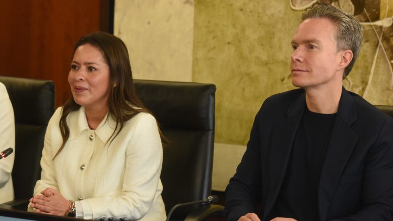 Karen Castrejón - Manuel Velasco Coello