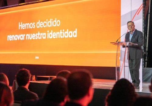 Renueva identidad corporativa