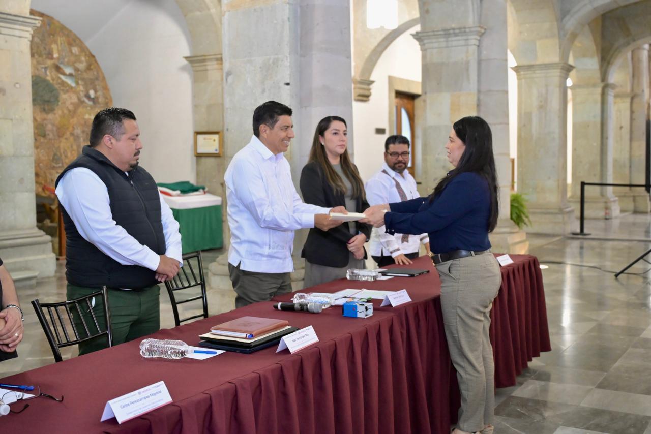 En diálogo franco y respetuoso, recibe gobernador de Oaxaca pliego petitorio 2026 del STPEIDCEO