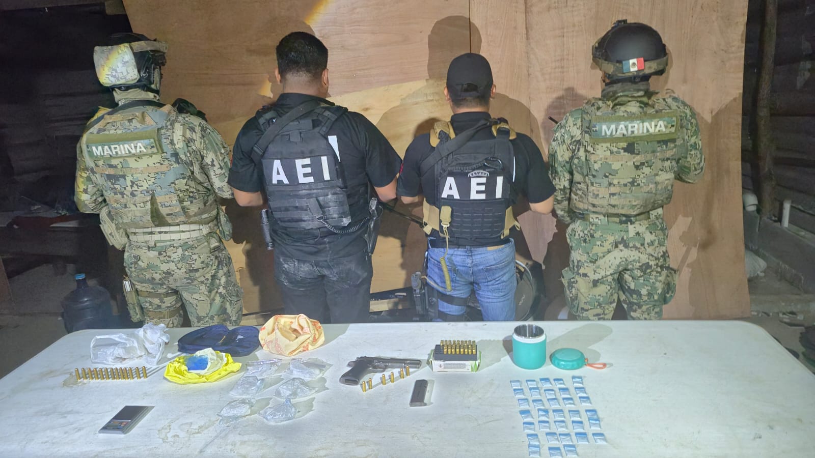 Asegura Fiscalía de Oaxaca drogas, un arma de fuego y cartuchos tras cateo en Pinotepa Nacional