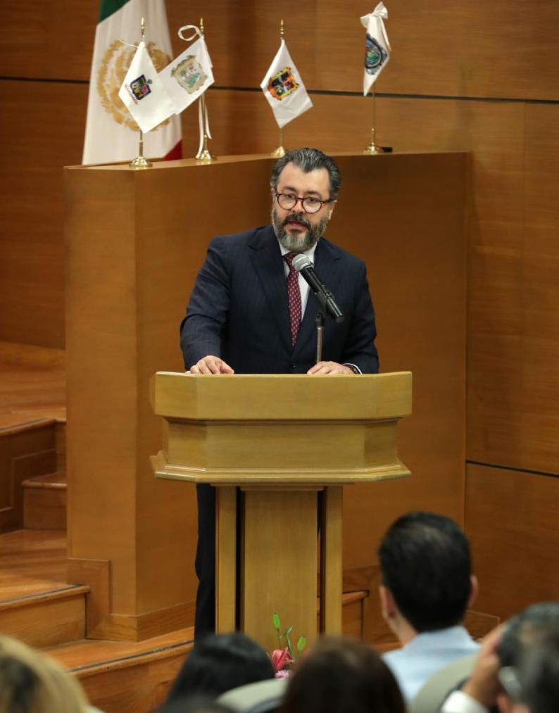 Evolucionan instituciones y sistemas democráticos y se adaptan a nuevas realidades políticas y sociales: Bátiz García