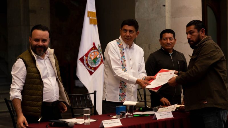 Reciben pliego petitorio