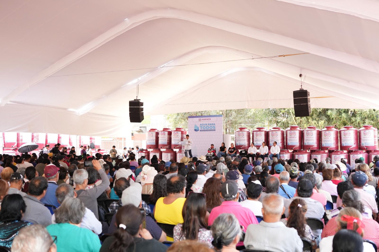 Refuerza Gobierno de Oaxaca abasto de agua con entrega de tinacos en Zona Metropolitana