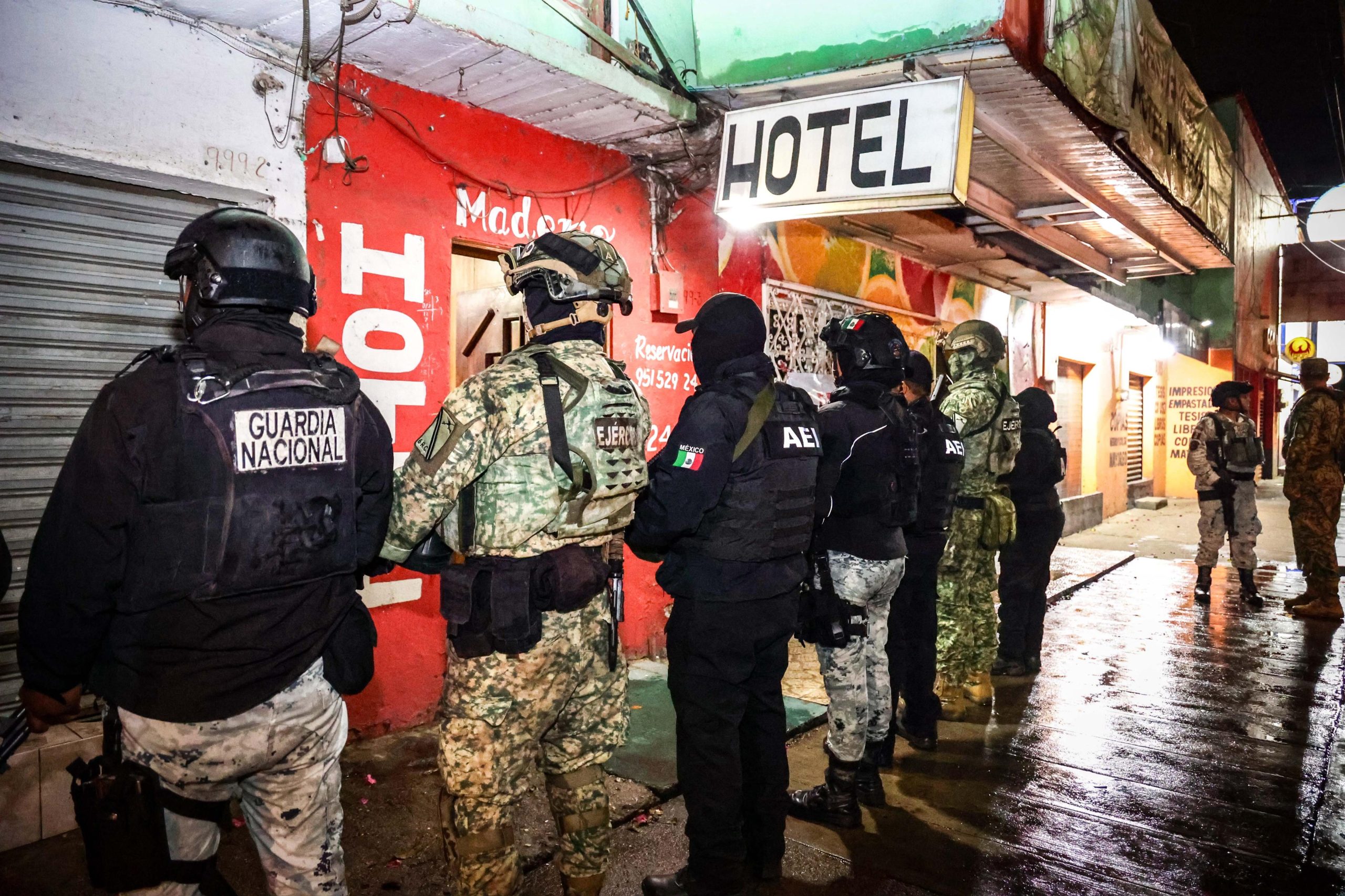 Tras denuncia pública por trata de personas, realizan Fiscalía de Oaxaca y Gabinete de Seguridad cateo en hotel capitalino