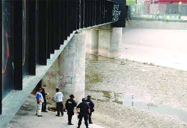 Agentes de EU asesinan a tiros a joven mexicanos