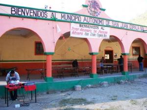 Retrasan ingreso de caravana