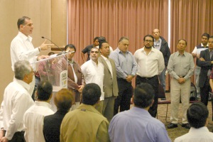 Presenta Gabino Cué oficina de enlace, en Oaxaca