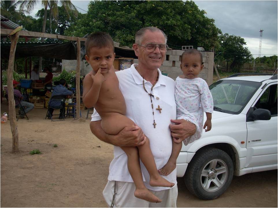 Elementos de las fuerzas  armadas asaltan y roban a más de 200 migrantes en Chahuites Oaxaca