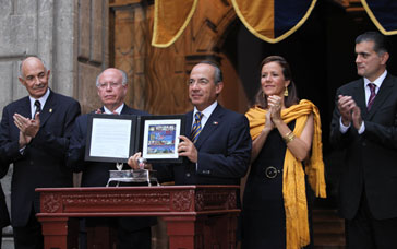 Conmemora su centenario la UNAM, Calderón preside la ceremonia