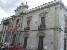 Bloquean estudiantes de Derecho de la UABJO Avenida Independencia