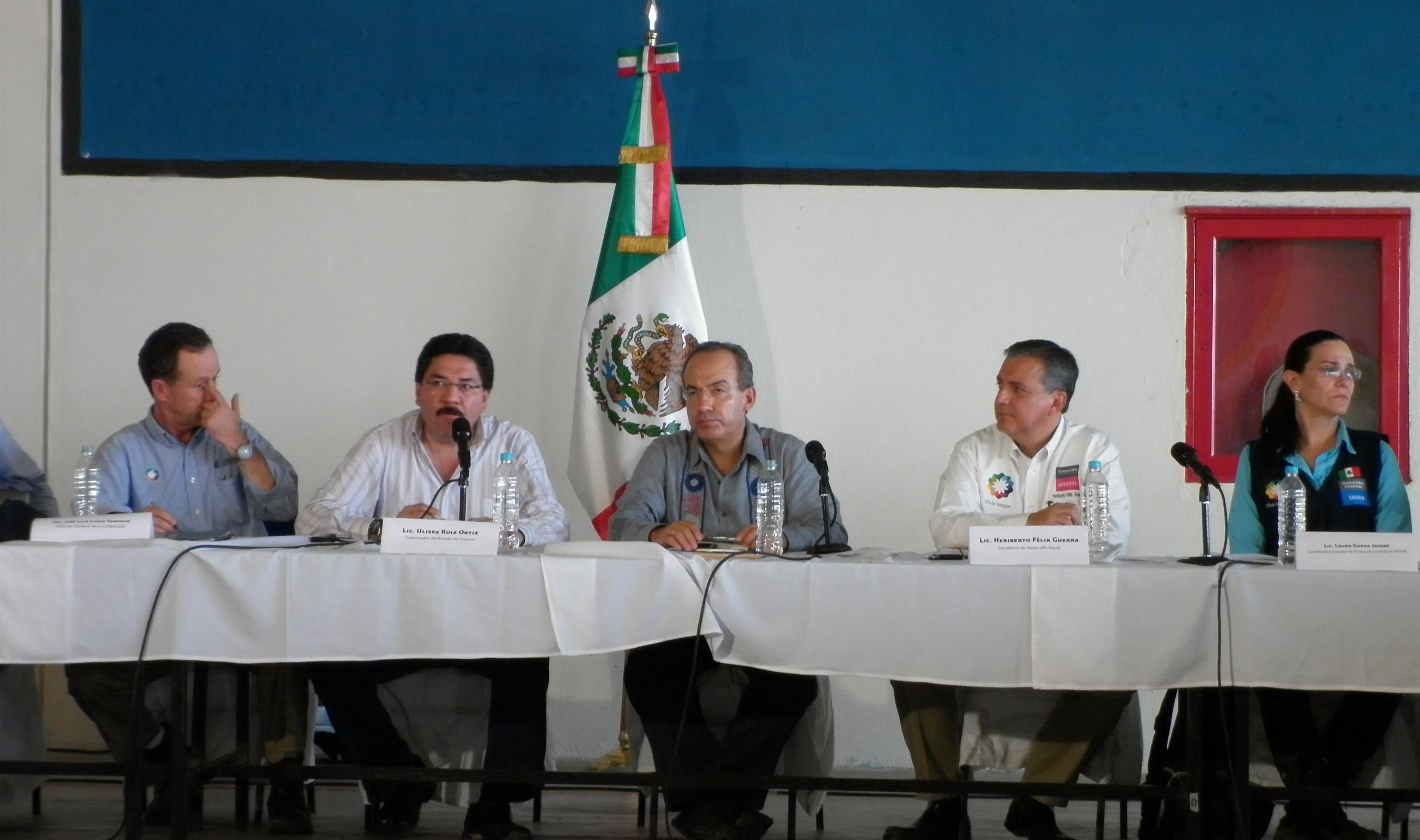 Anuncia Calderón inversión de 100 MDP para Oaxaca; trabajaremos en un solo frente: Ulises Ruiz