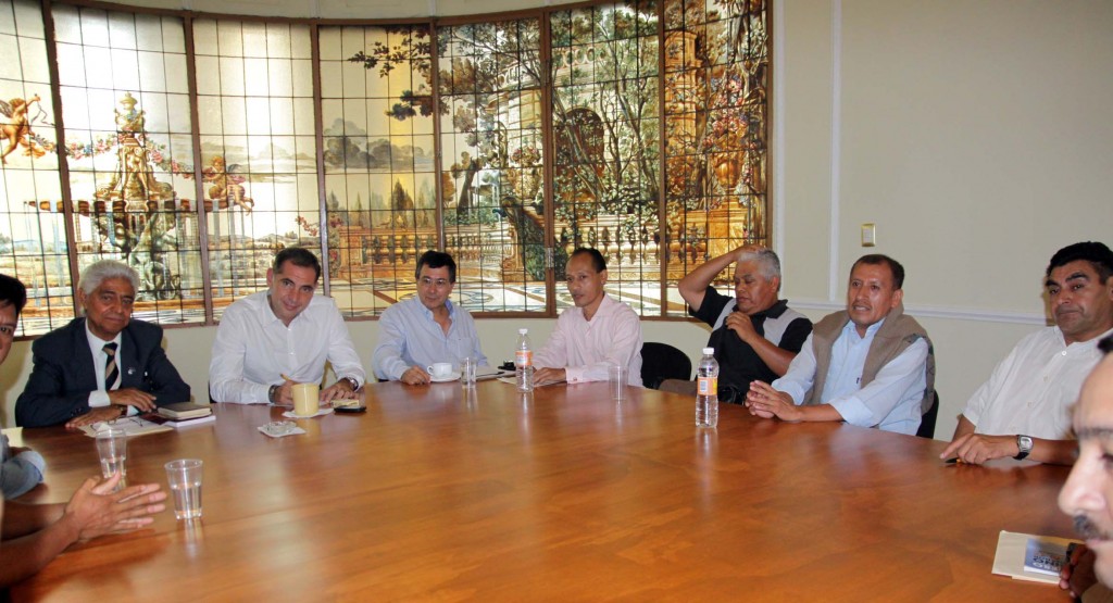 Sacerdotes de Huautla y la Costa con el gobierno de Gabino Cué
