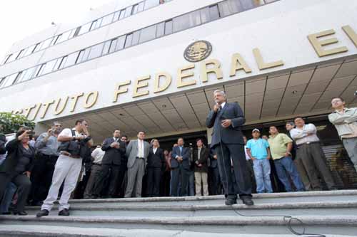 Envilece Felipe Calderón investidura presidencial: López Obrador