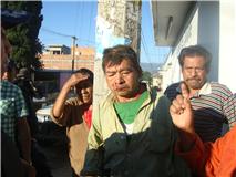 Amarran a albañil a un poste por el robo de polines